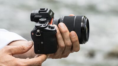 Full-frame camera with 5-axis image stabilization | ILCE-7M2