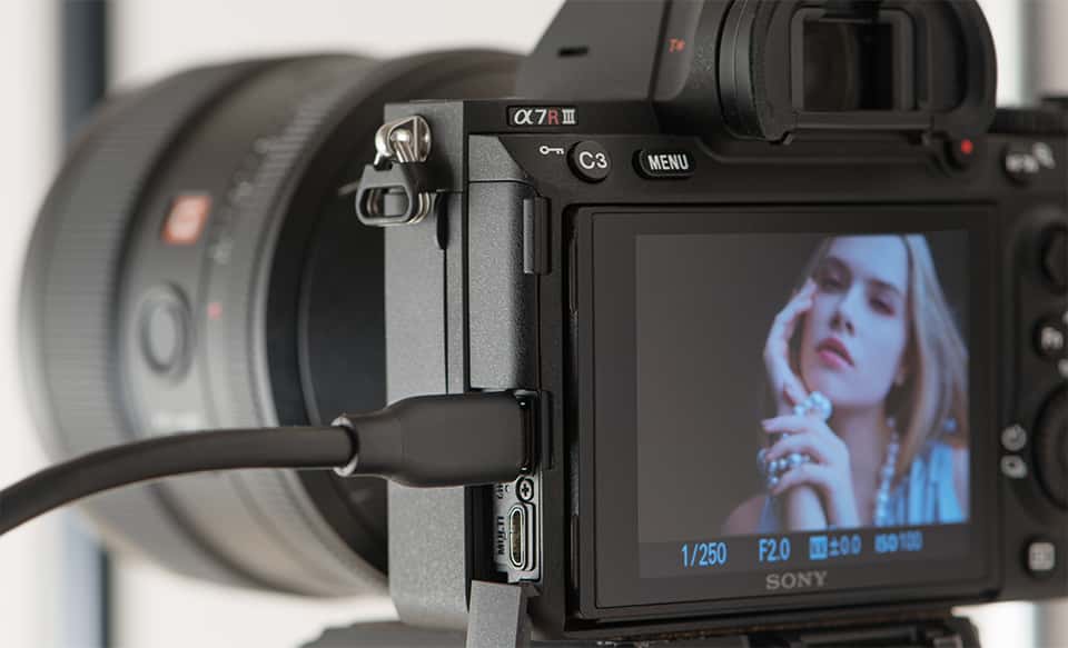 α7R III 35mm Full-Frame Camera with Autofocus | ILCE-7RM3 | Sony